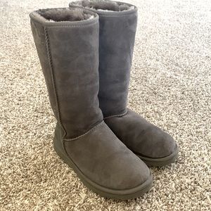 UGG Classic Tall Boot Size 8